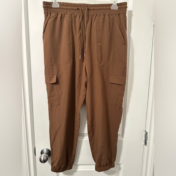 Old Navy Stretchtech Joggers, Caramel Brown, Women’s Size L - Picture 1 of 3